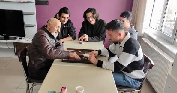 Eğirdir’de Öğrencilerden Huzurevine Anlamlı Ziyaret (2)