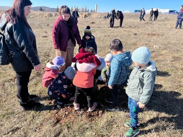 Gelendost’ta Tarım Lisesi Sahasına Zeytin Fidanı Dikildi 2