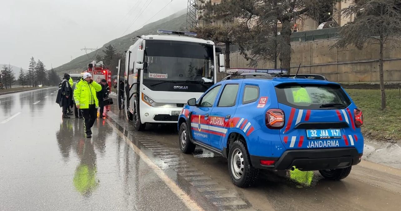 Gönen’de Cezaevi Nakil Aracı Devrildi (2)