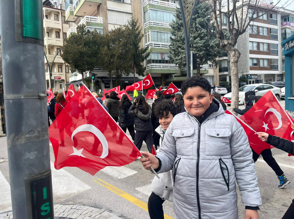 Isparta’da “Bayrak Sevgisi” temasıyla coşkulu yürüyüş