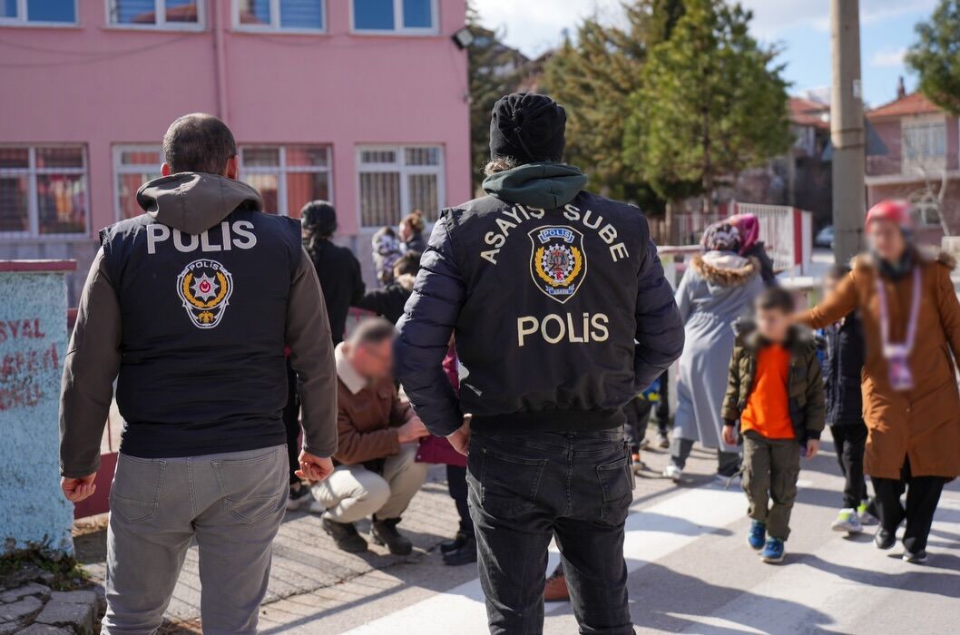 Isparta İl Emniyet Müdürlüğü’nden Okul Önlerinde Sıkı Denetim (2)