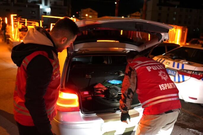 Isparta’da 6 Ayri Noktada 17 Saatli̇k Şok Uygulama (2)