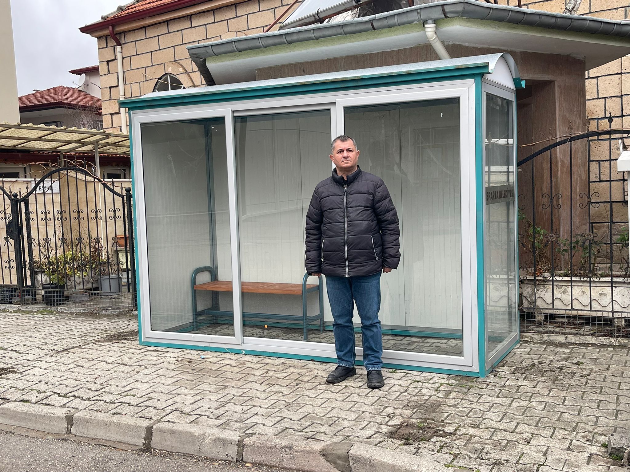 Isparta’da Halk Otobüsü Duraklari Modernleşi̇yor (1)