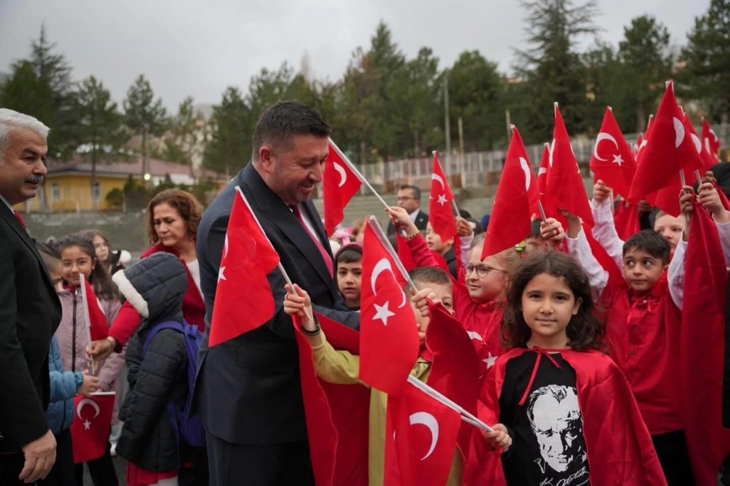 Ispartada Ikinci Donem Bayrak Sevgisi Dersiyle Basladi (1)