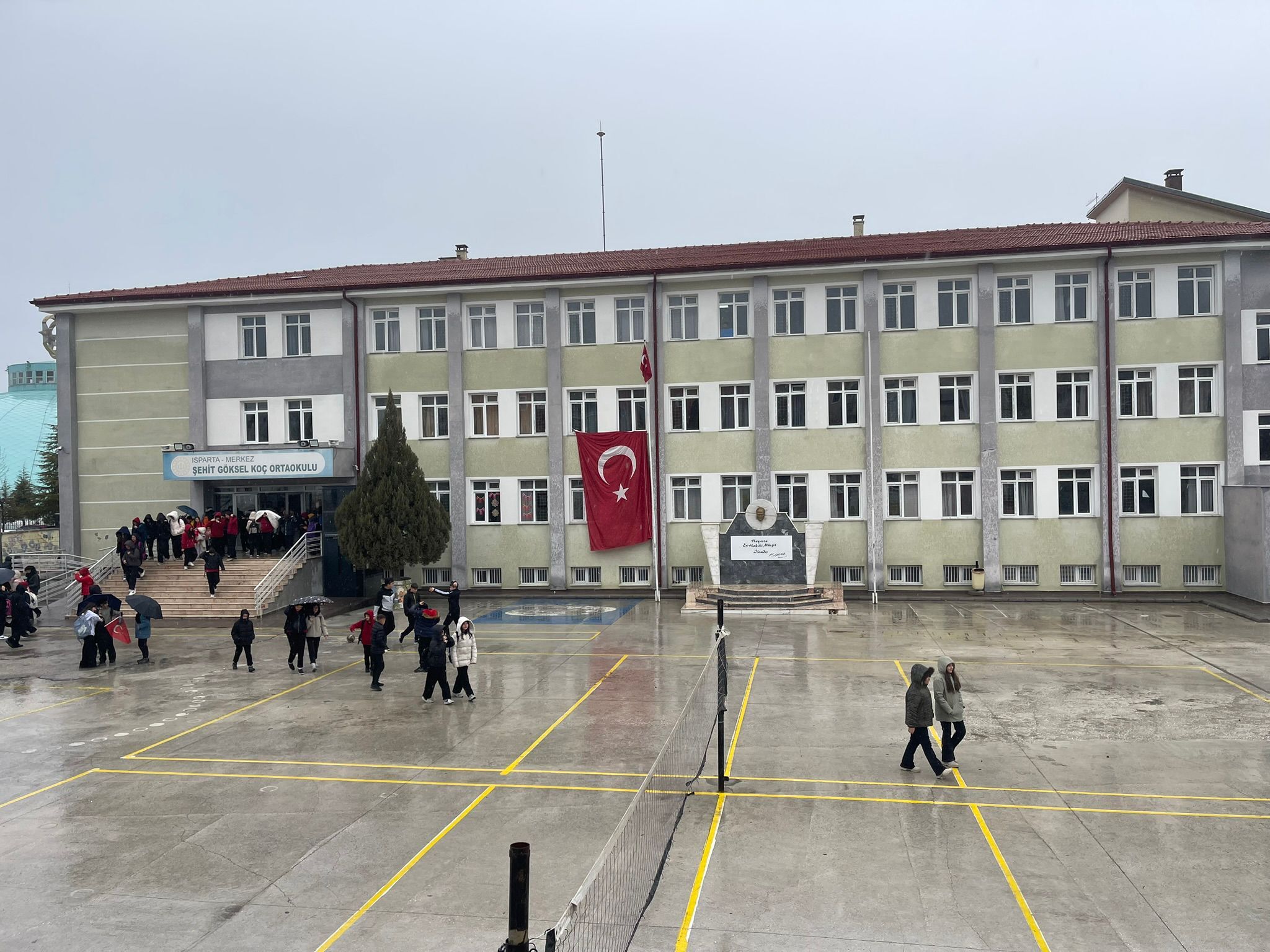 Isparta’da Okul Tuvaletleri̇ndeki̇ Kameralarla İlgi̇li̇ İl Mi̇llî Eği̇ti̇m Müdürü Ocak’tan Açiklama (1)