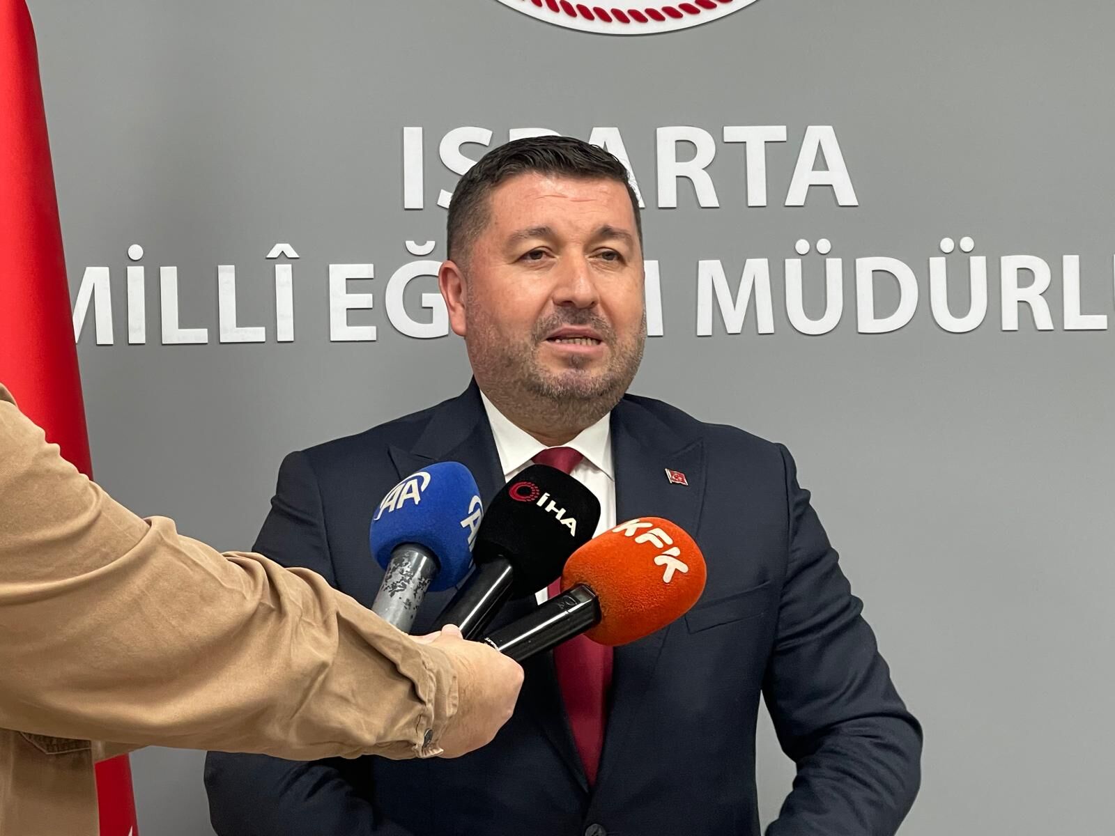Isparta’da Okul Tuvaletleri̇ndeki̇ Kameralarla İlgi̇li̇ İl Mi̇llî Eği̇ti̇m Müdürü Ocak’tan Açiklama (4)