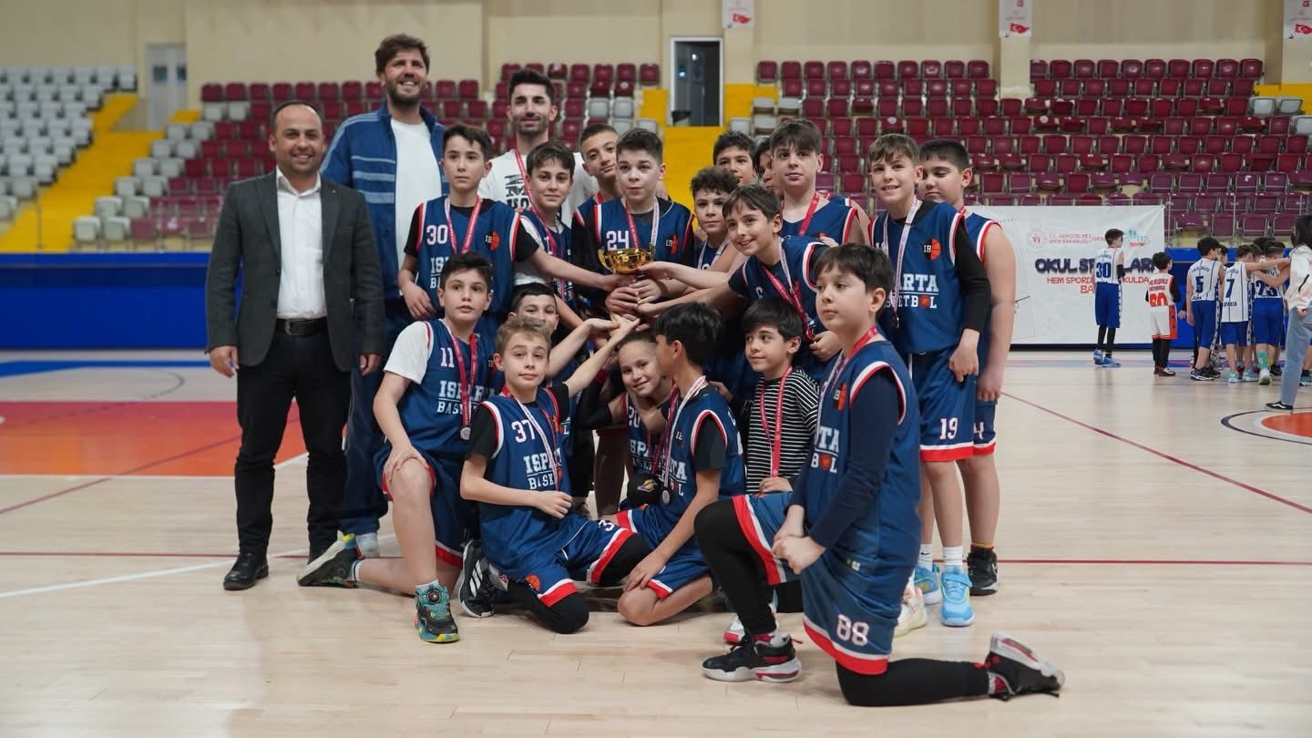 Nazmiye Demirel Ortaokulu Basketbolda Tarih Yazdi (2)