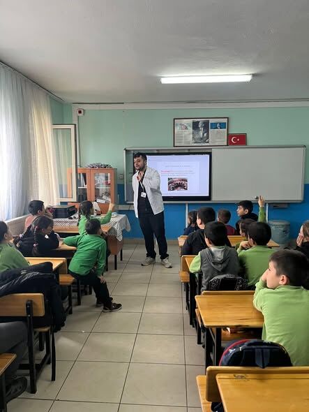 Öğrenciler Diş Bakım Eğitimi 1