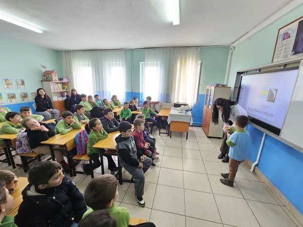 Öğrenciler Diş Bakım Eğitimi 2