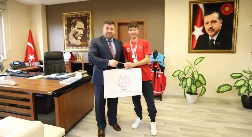 Okul Sporlarında Tarihi Başarı 1