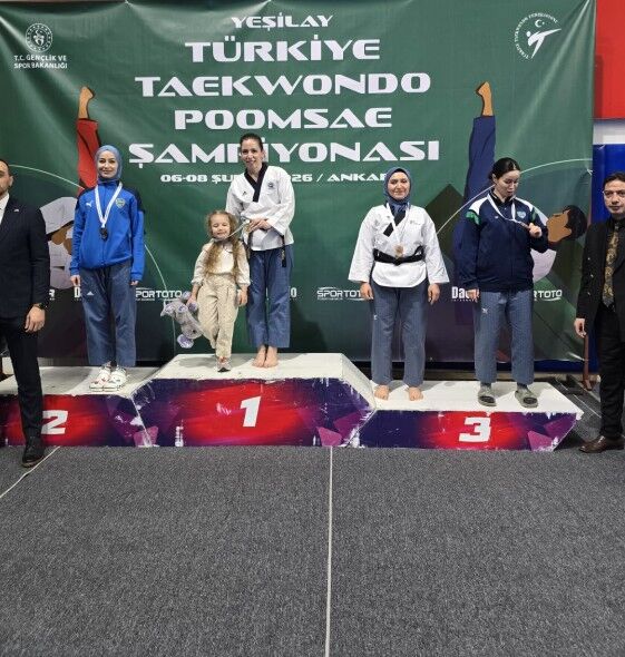 Taekwondo Şampiyonasında Isparta Rüzgarı
