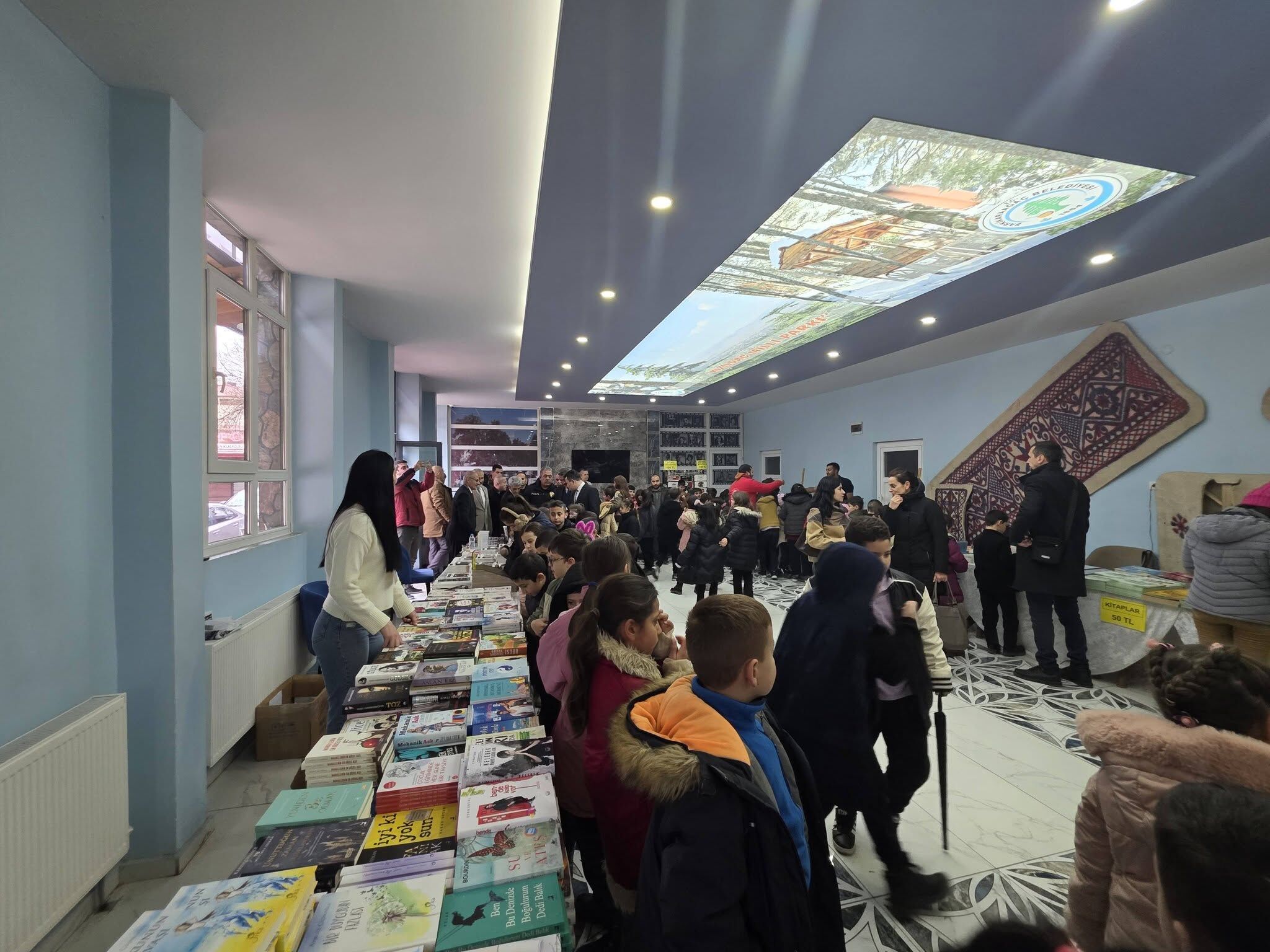 Üç Gün Sürecek Kitap Şenliği Başladı 3