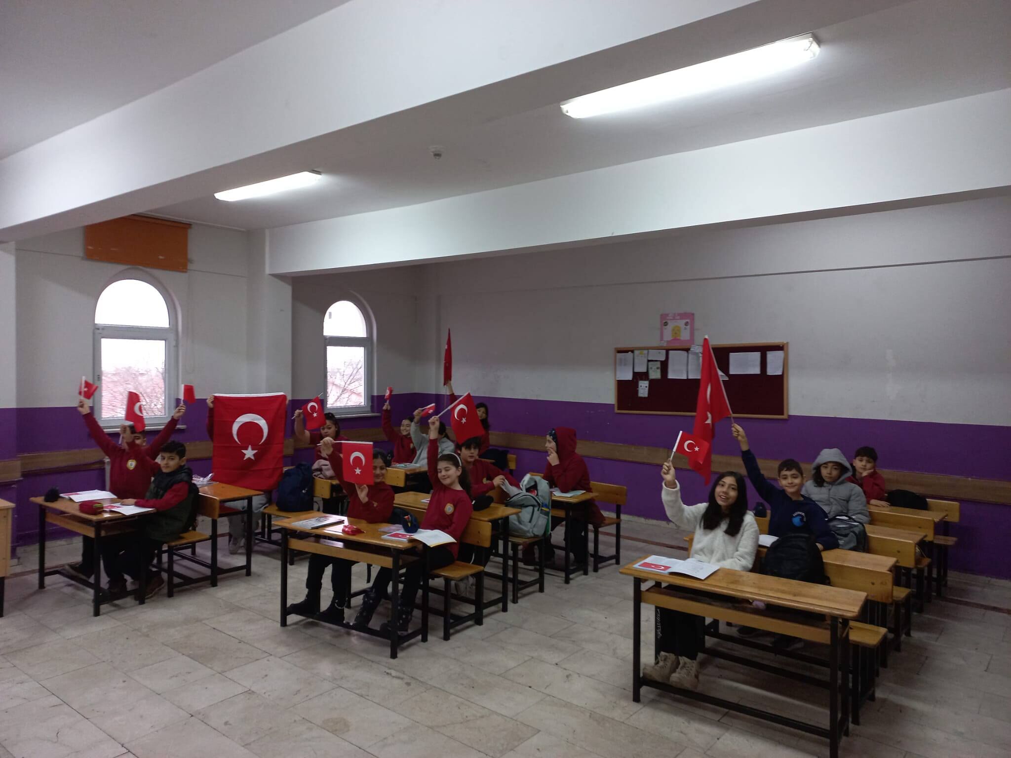 Yedişehitler Ortaokulu’nda Ikinci Dönem Bayrak Töreniyle Başladı (3)