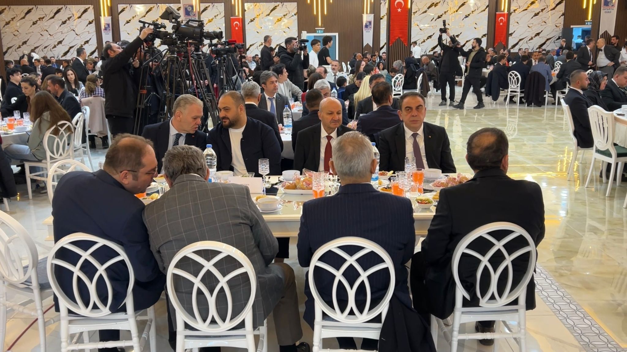 Bakan Uraloğlu, Isparta’da İş Dünyasıyla İftarda Buluştu (1)