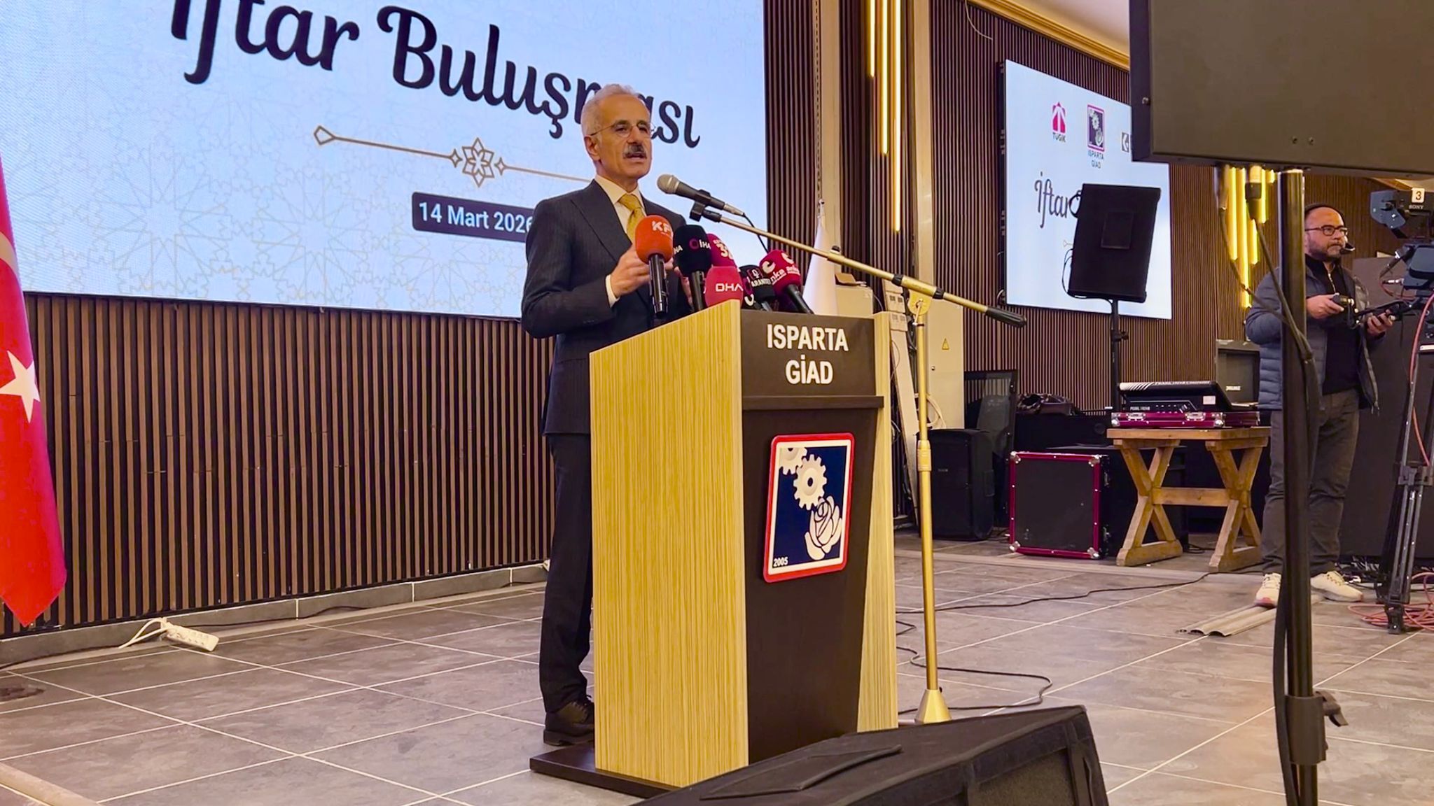 Bakan Uraloğlu, Isparta’da İş Dünyasıyla İftarda Buluştu (5)
