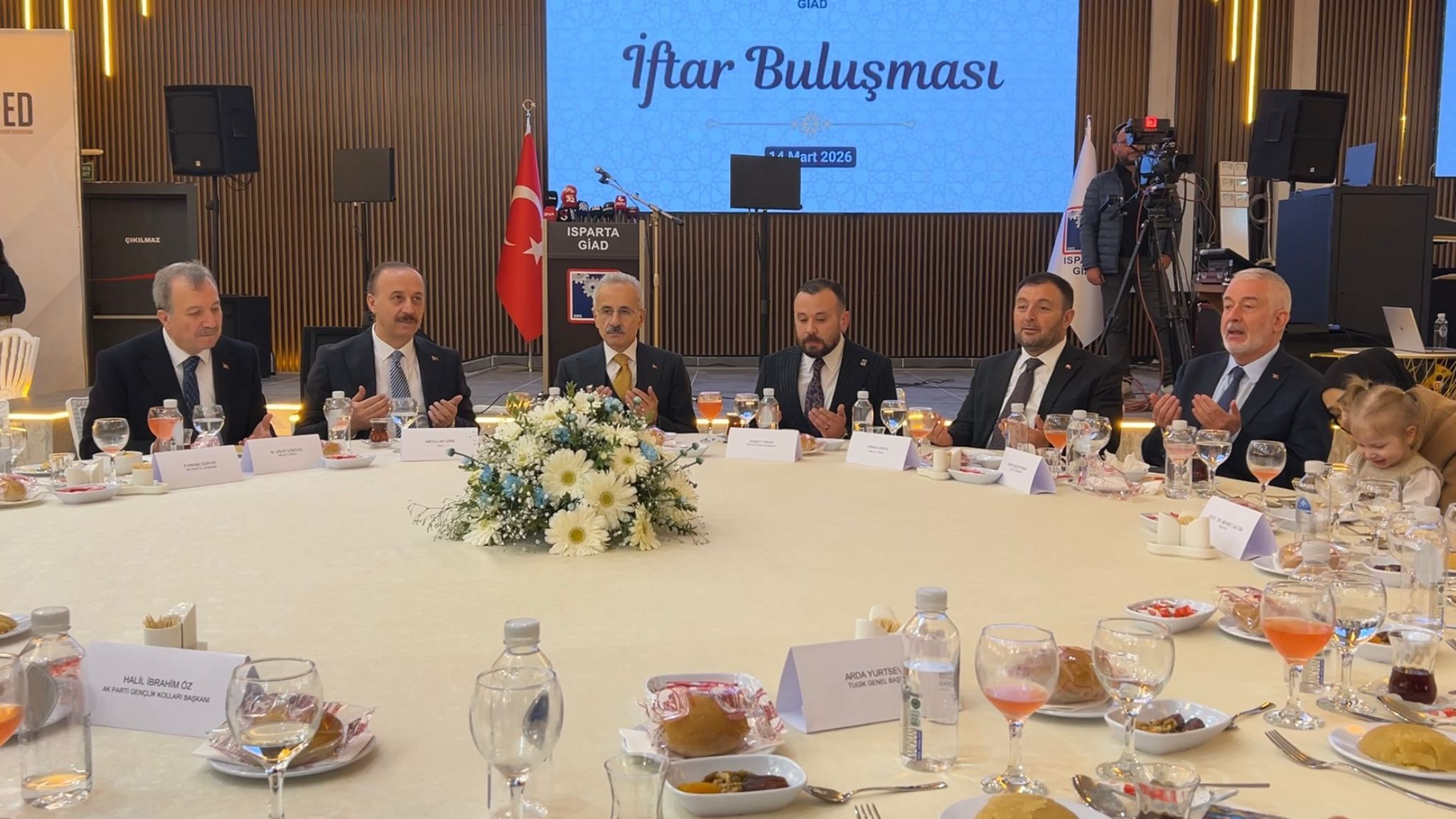Bakan Uraloğlu, Isparta’da İş Dünyasıyla İftarda Buluştu (6)