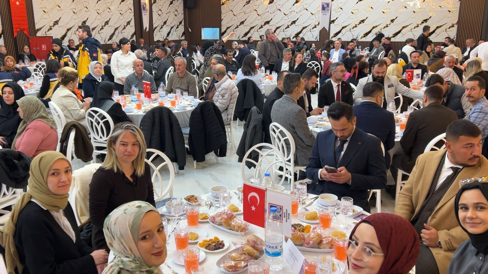 Bakan Uraloğlu, Isparta’da İş Dünyasıyla İftarda Buluştu (9)