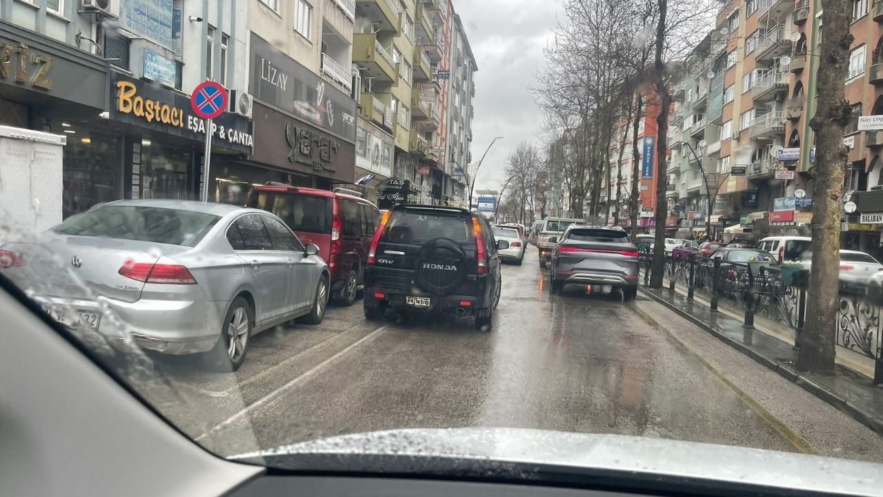 Cumhuriyet Caddesinde Hatalı Park 1