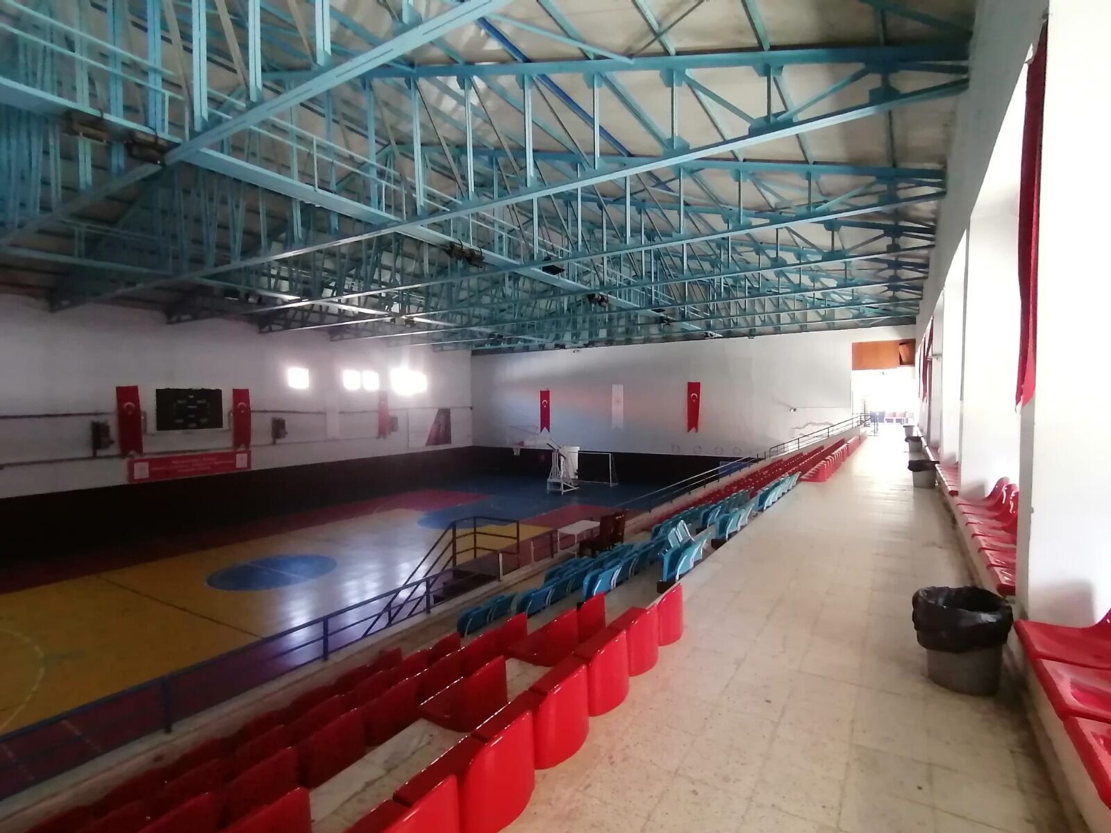 Eğirdir Kapalı Spor Salonu Yenileniyor (2)