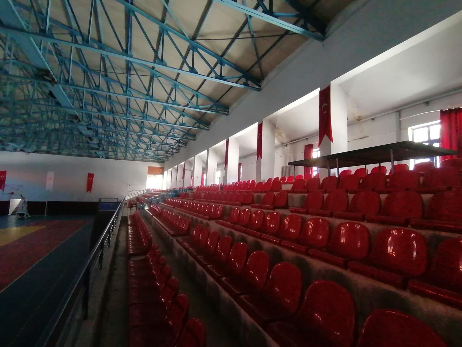 Eğirdir Kapalı Spor Salonu Yenileniyor (3)