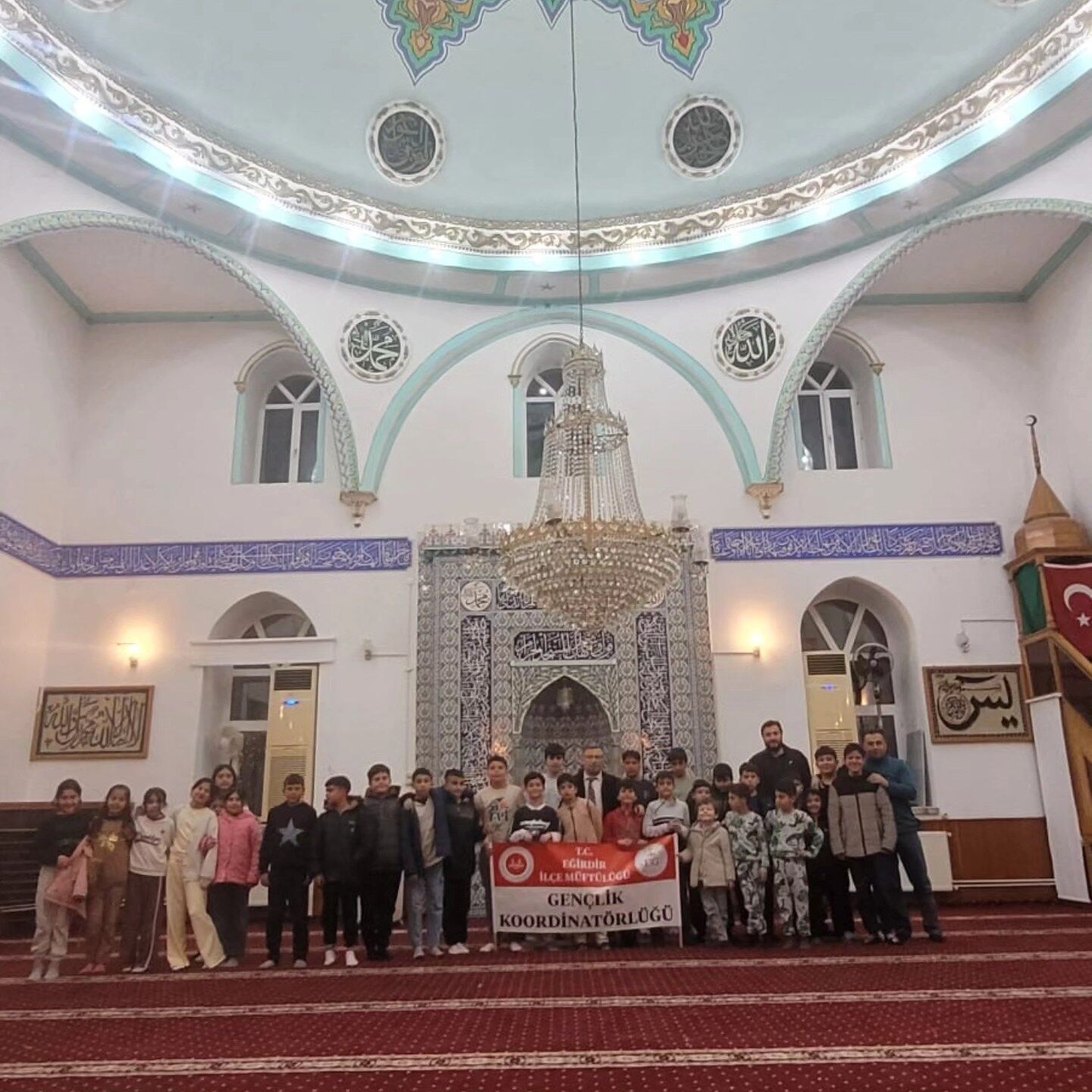 Eğirdir'de Anlamlı İftar Çocuklar Camide Bir Araya Geldi (1)