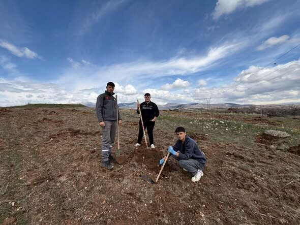 Gelendost’ta Doğa İçin Anlamlı Adım 300 Fidan Dikildi 1