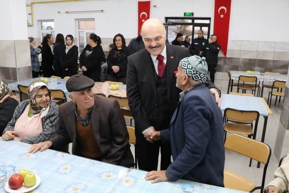 Gönen'de Gönül Köprüsü Kaymakam Yıldız’dan Anlamlı İftar (4)-1