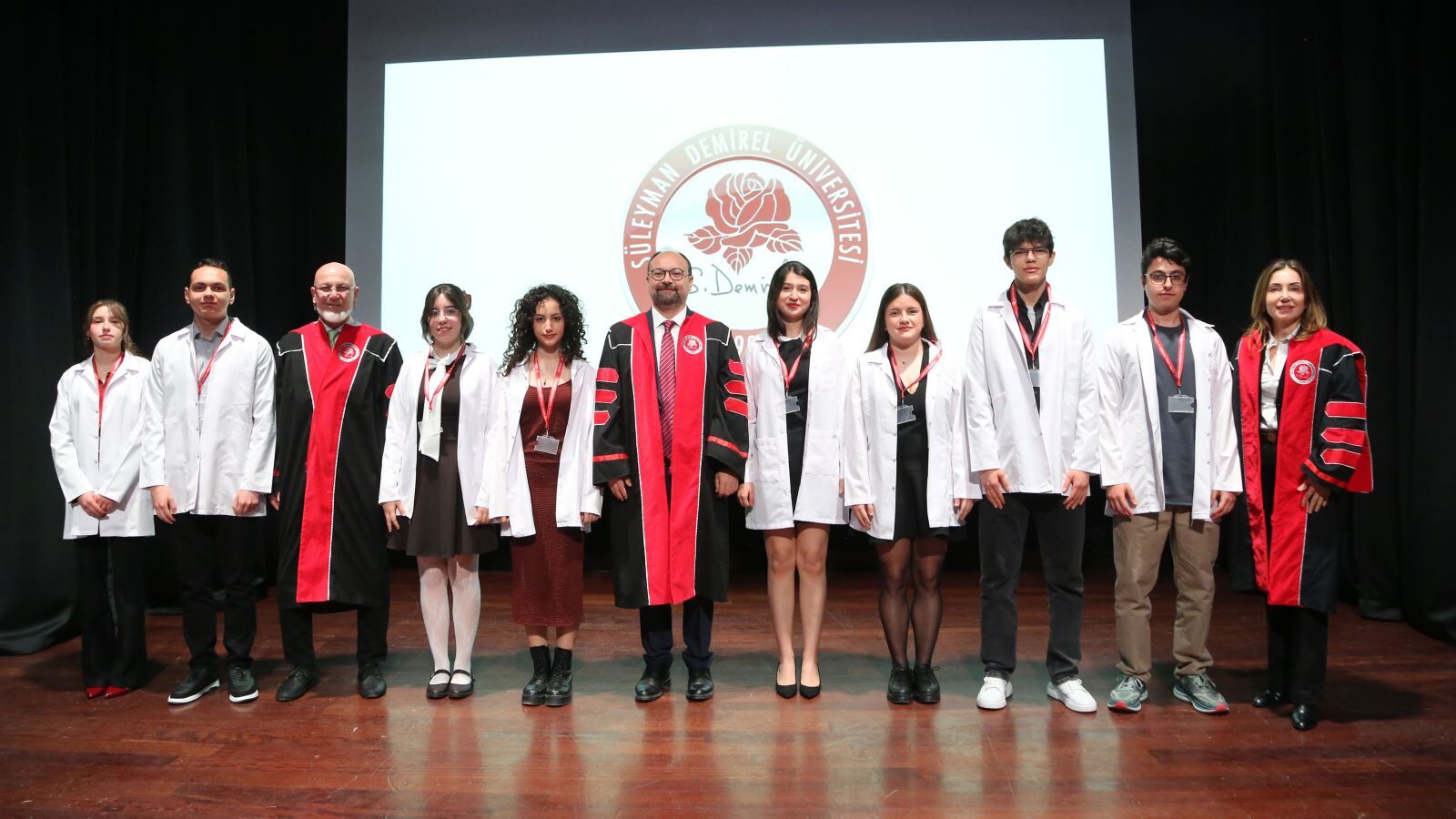 Hem Tıp Bayramı Kutlandı Hem Beyaz Önlükler Giydirildi (9)