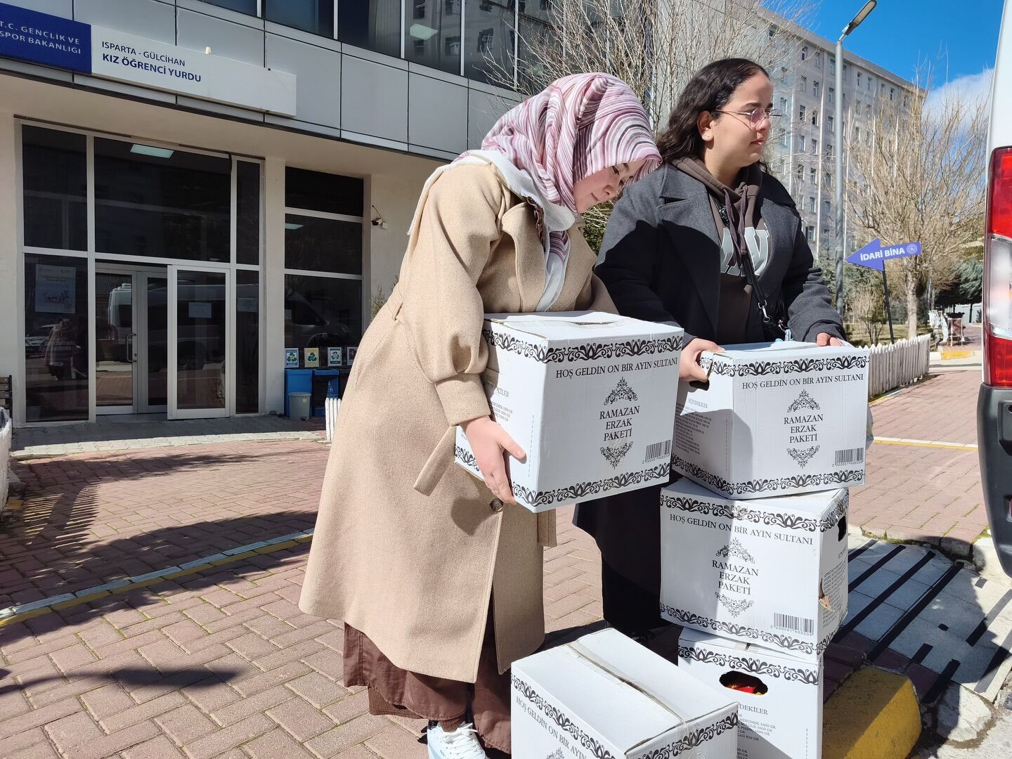Isparta'da Anlamlı Ramazan Gülcihan Yurdundan Yardım Eli (3)