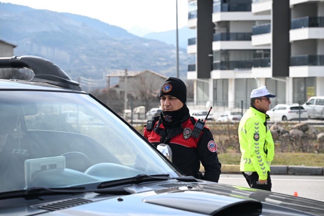 Isparta’da Kritik Noktalarda 20 Saatlik Şok Denetim (3)