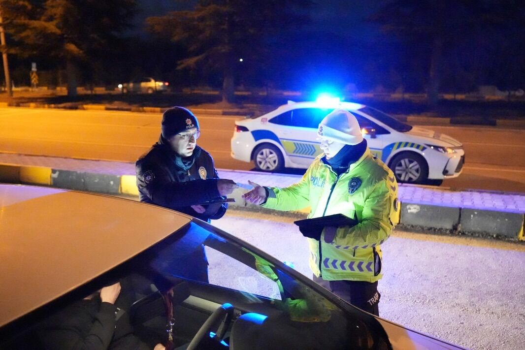 Isparta’da Kritik Noktalarda 20 Saatlik Şok Denetim (4)