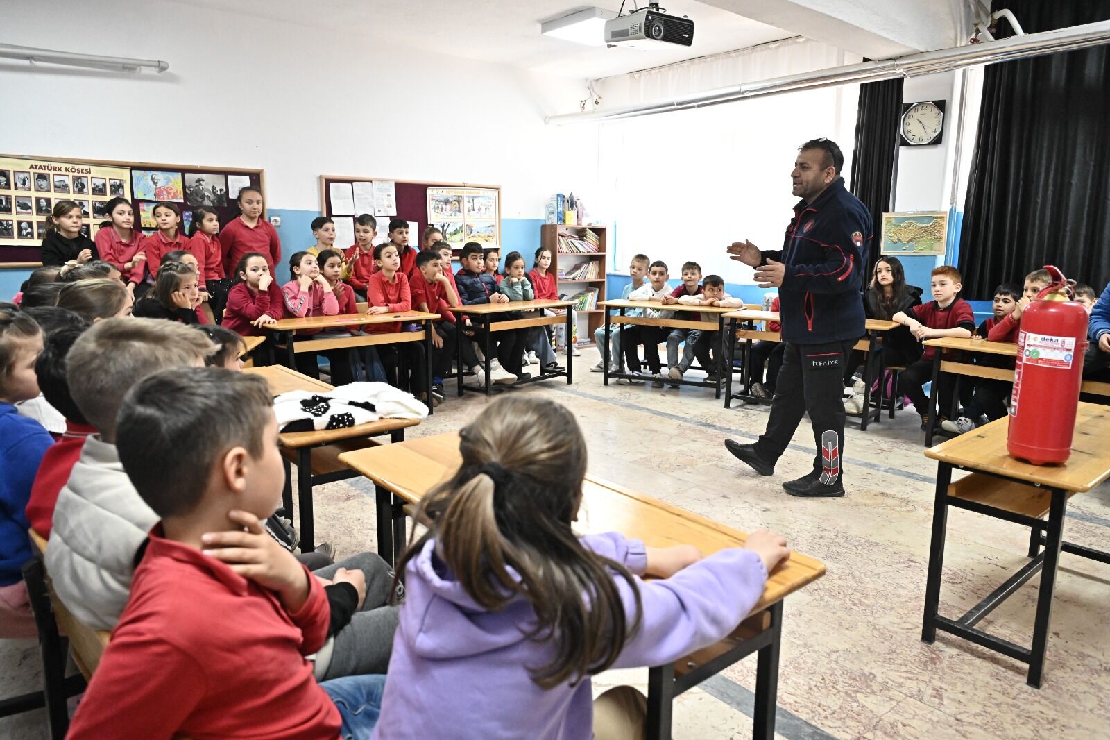 Ispartada Öğrenci̇lere Uygulamali Yangin Eği̇ti̇mi̇ Veri̇ldi̇ 2