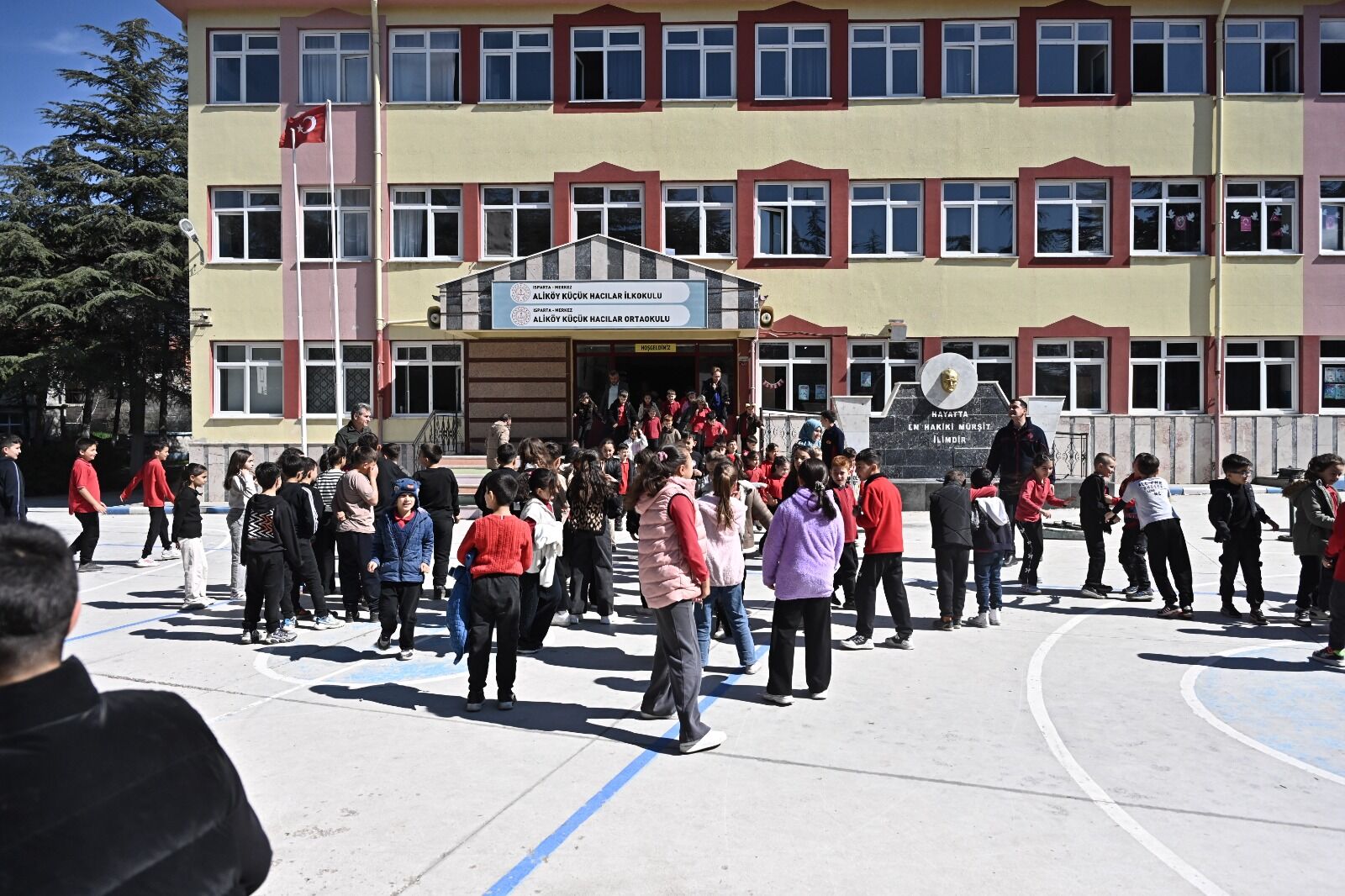 Ispartada Öğrenci̇lere Uygulamali Yangin Eği̇ti̇mi̇ Veri̇ldi̇ 4