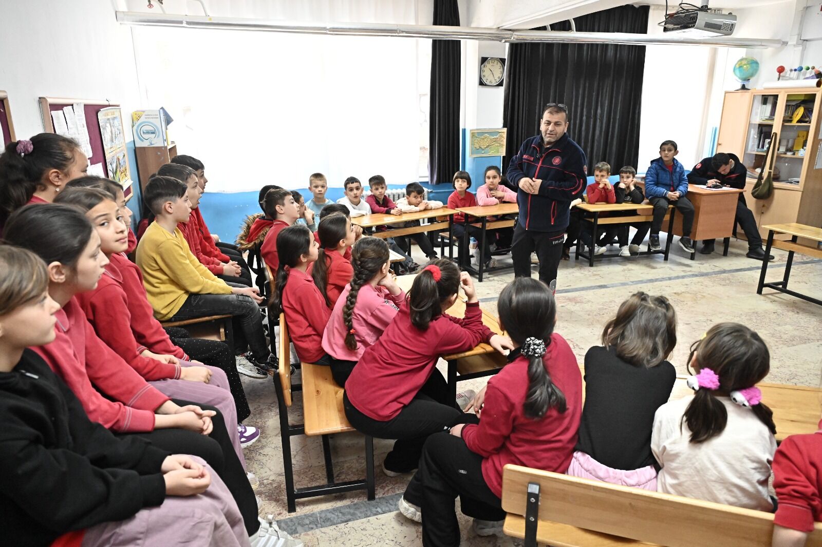 Ispartada Öğrenci̇lere Uygulamali Yangin Eği̇ti̇mi̇ Veri̇ldi̇ 6