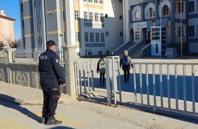 Isparta’da Okul Önleri Ve Çevresinde Asayiş Denetimleri Yapıldı 3