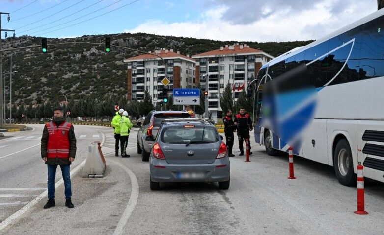 Isparta’da Trafik Ve Asayiş Denetimleri Sürüyor 1