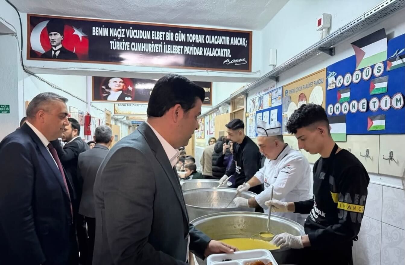 Maarifin Kalbinde Ramazan Uluborlu'da Öğrenci İftarı (1)