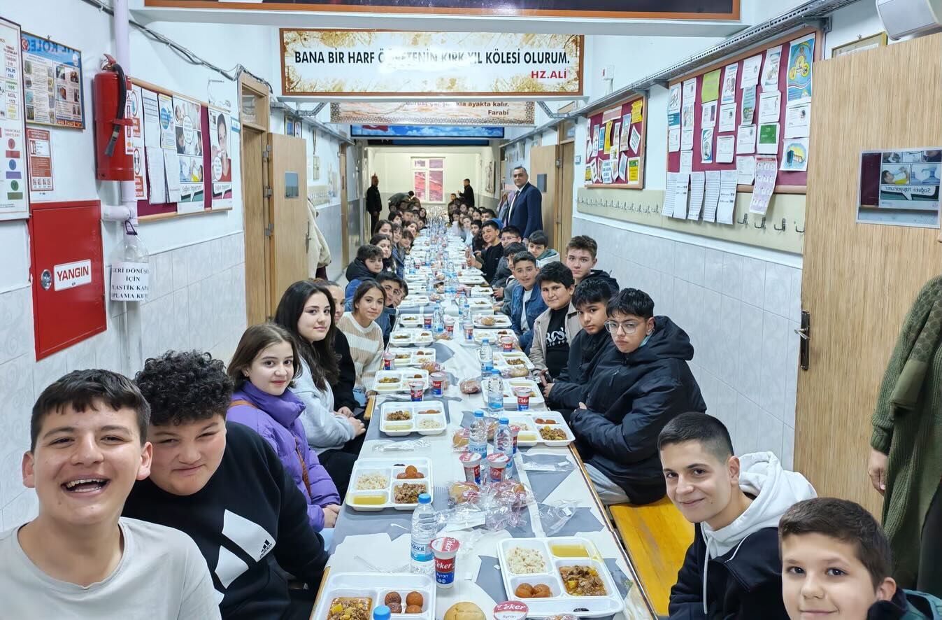 Maarifin Kalbinde Ramazan Uluborlu'da Öğrenci İftarı (5)