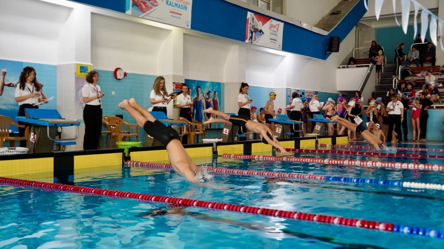 Okul Sporları Yüzme İl Birinciliği Nefes Kesti 2