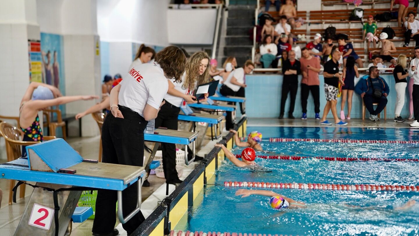 Okul Sporları Yüzme İl Birinciliği Nefes Kesti 3