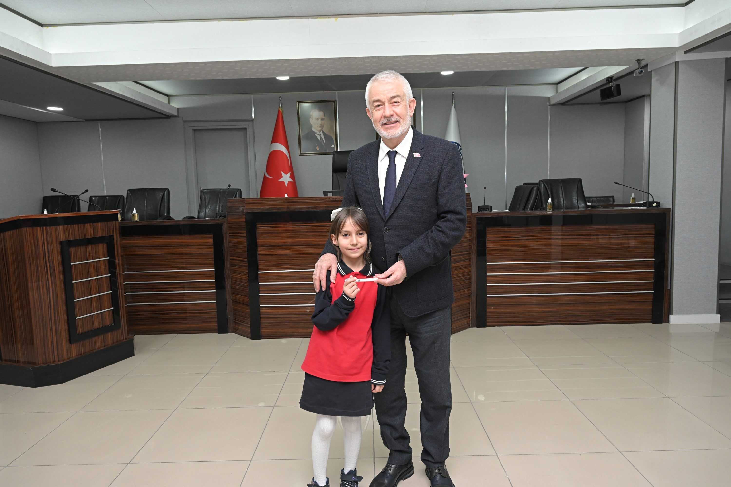 Sehit Hasan Huseyin Gul Ilkokulu 2B Sınıfı Baskana Ziyaret (4)