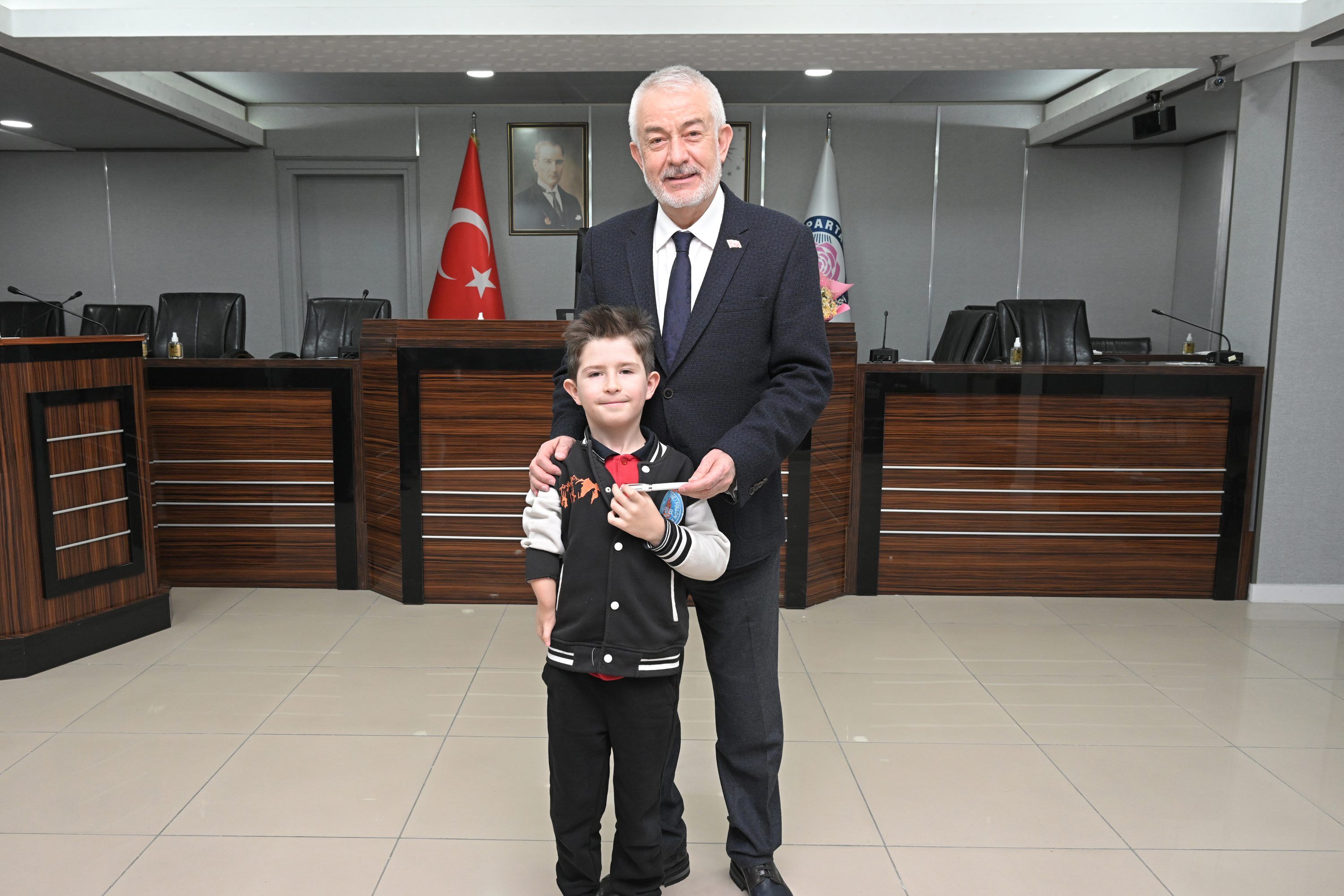 Sehit Hasan Huseyin Gul Ilkokulu 2B Sınıfı Baskana Ziyaret (6)