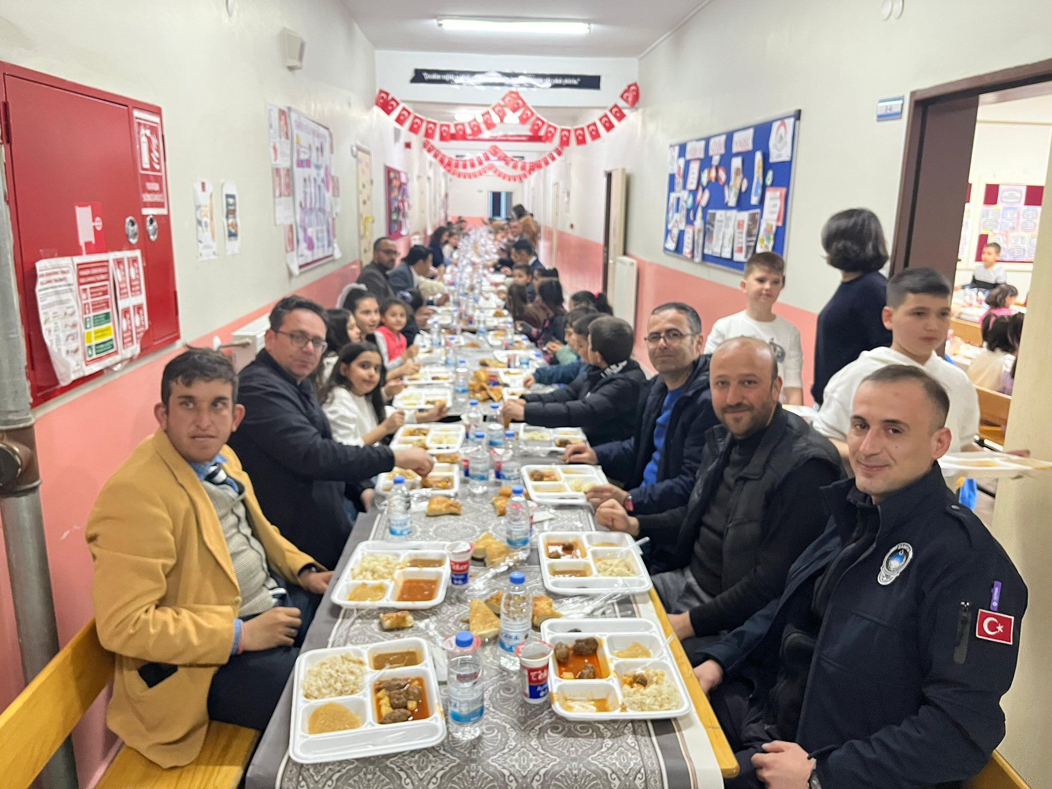 Uluborlu'da Maarifin Kalbinde Ramazan İftarı Düzenlendi (4)