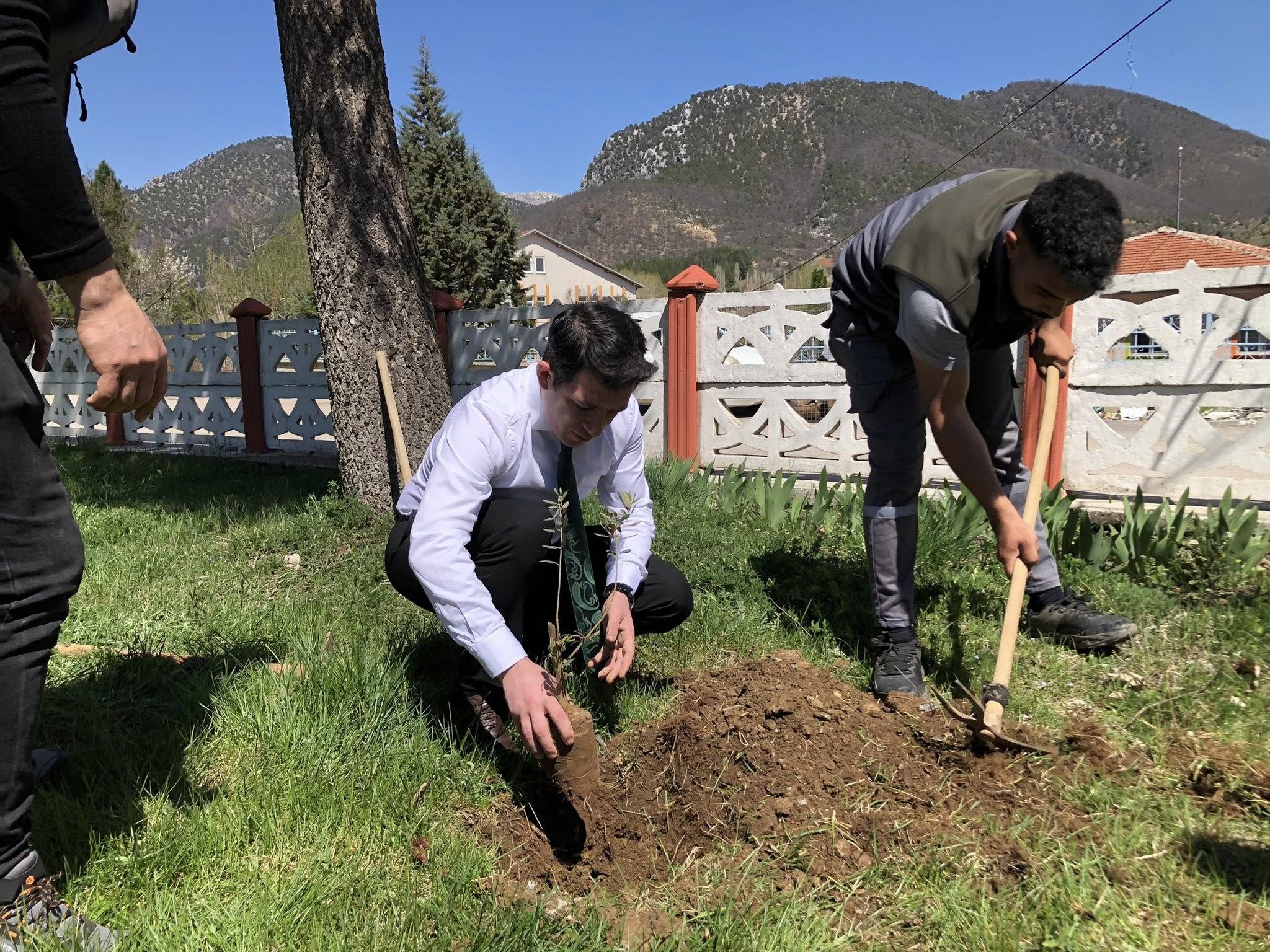 Aksu'da Çedes Projesi Kapsamında Fidanlar Toprakla Buluştu (5)