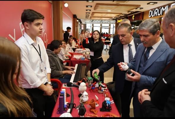 Dinar’da Sanat Sergisine Yoğun İlgi 2