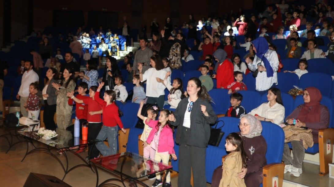 Dino Ormanı Tiyatrosu 3