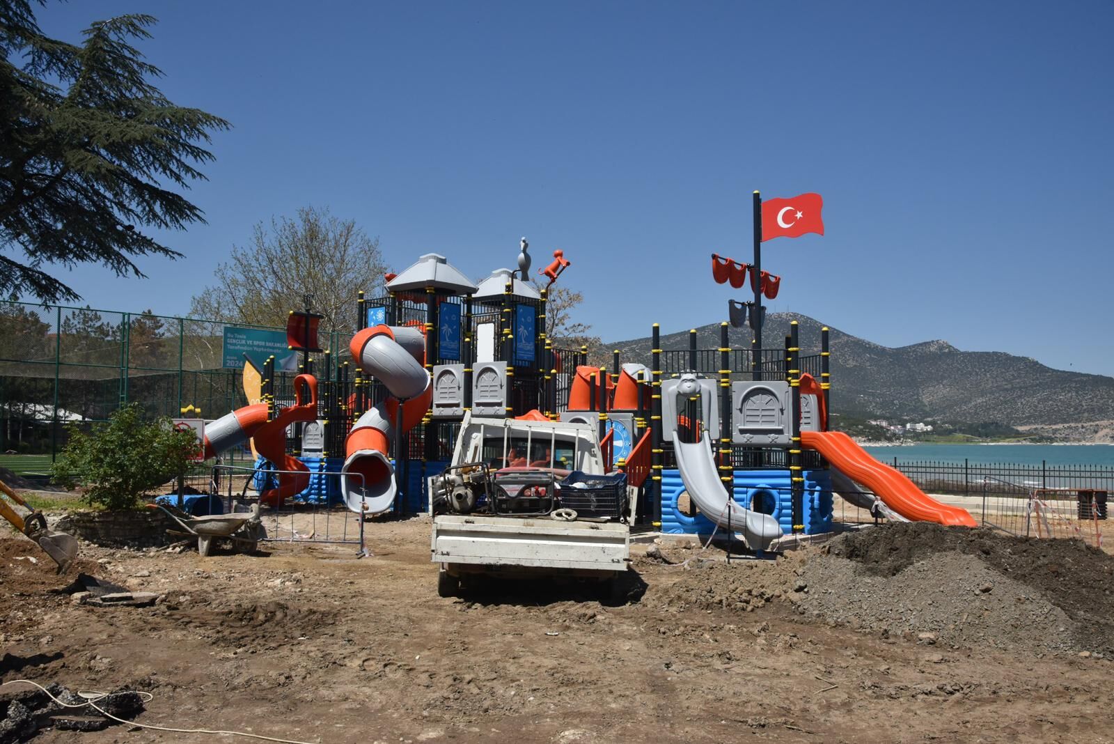 Eği̇rdi̇r’de Çalişmalar Yeri̇nde Taki̇p Edi̇li̇yor 4