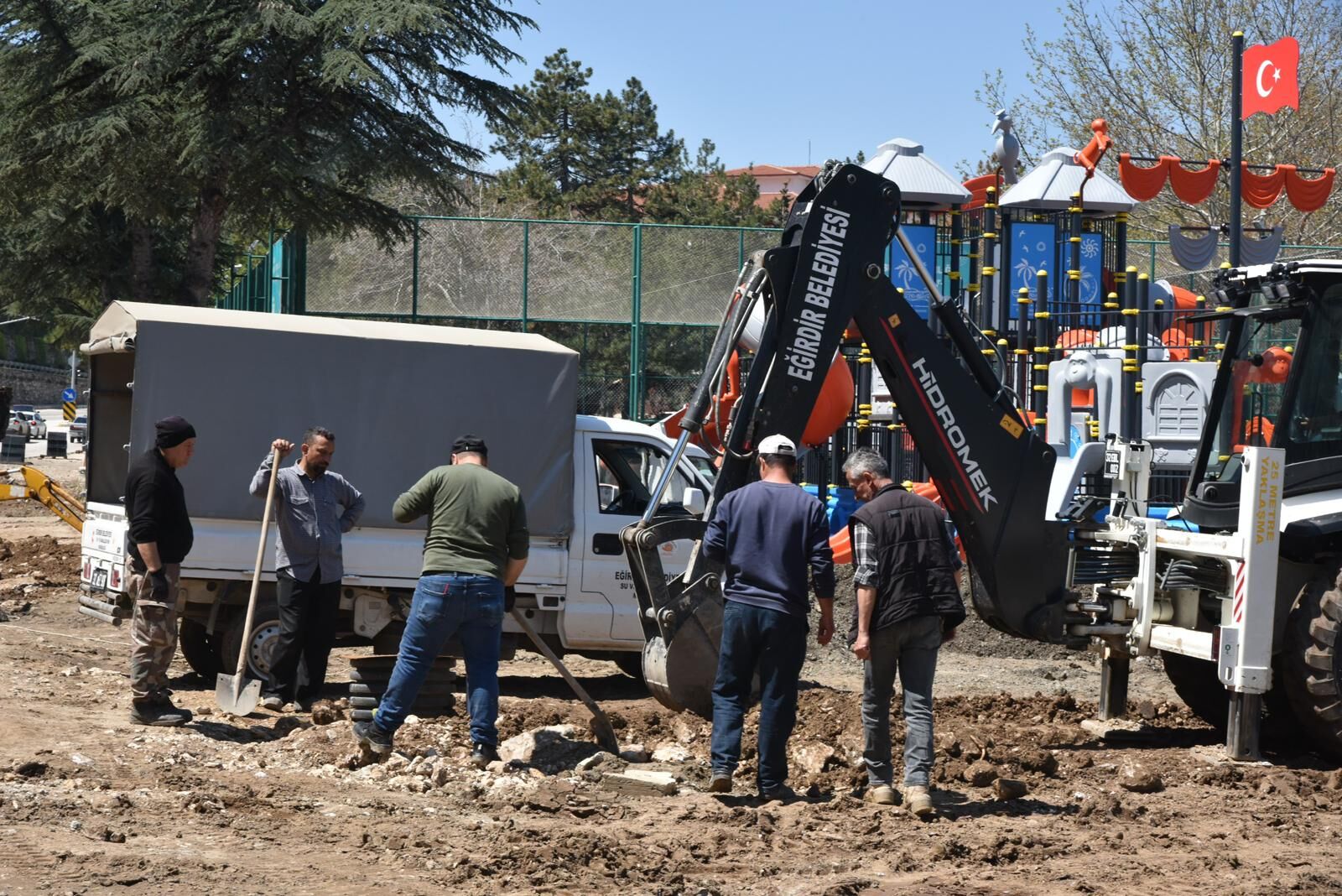 Eği̇rdi̇r’de Çalişmalar Yeri̇nde Taki̇p Edi̇li̇yor 7