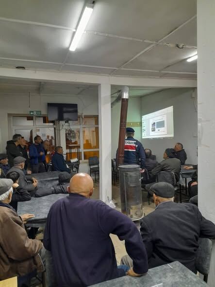 Gelendost’ta Köy Kahvehanelerinde Trafik Eğitimi (3)
