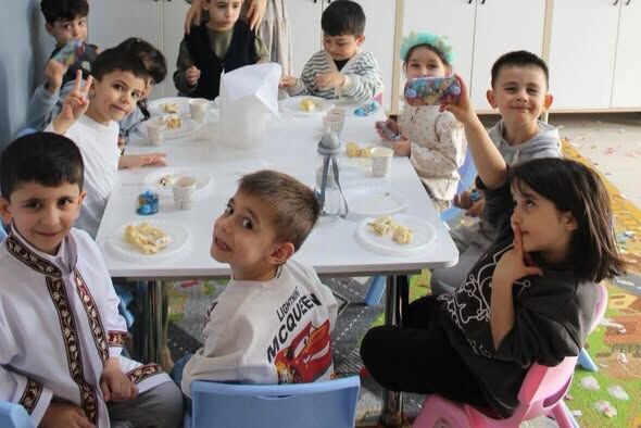 Gelendost’ta Minik Öğrenci İçin Kur’an’a Geçiş Töreni Düzenlendi